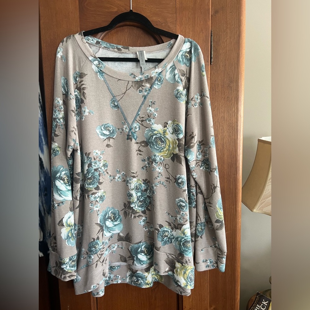 Chic Floral Tunic Top